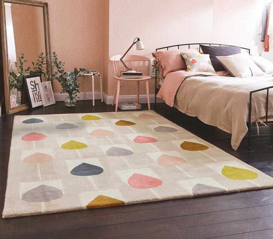 Chambre avec tapis